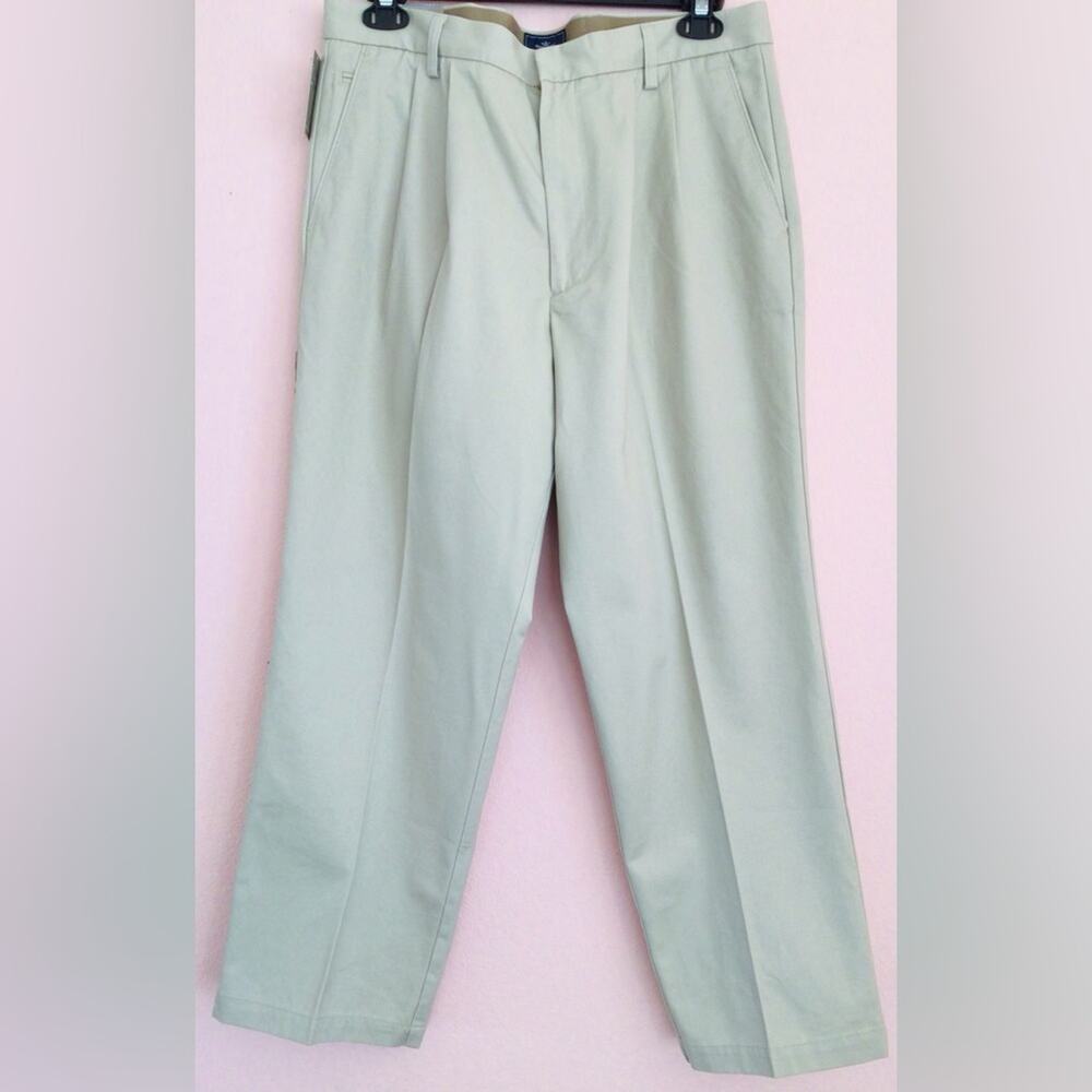 NWT Dockers tan relaxed pleated true chino pants Waist 36” length 29”